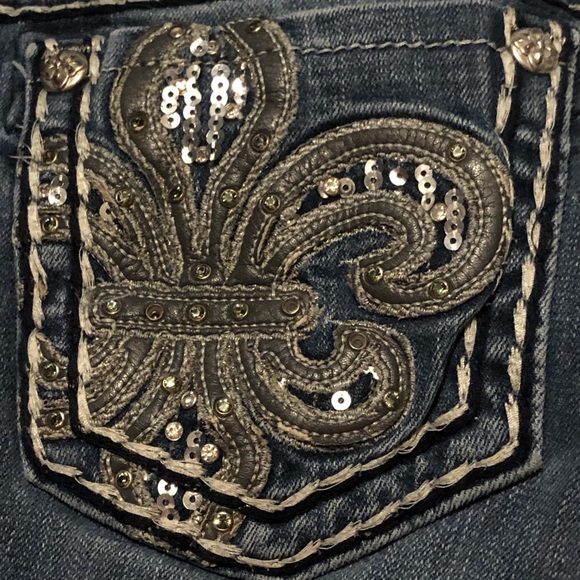 Miss Me Jeans size 28 worn couple times has one small wear spot on leg - Picture 5 of 5